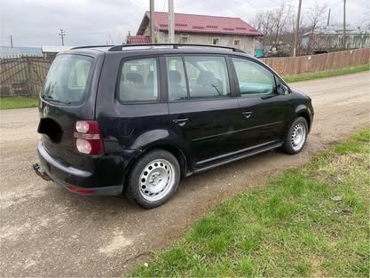 Vând / Dezmembrez Volkswagen Touran 1.9 TDI 105 CP Automat – 2009
