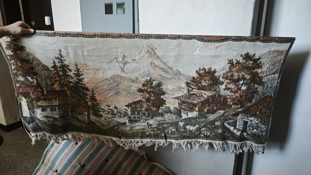 Стенен гоблен , легло с пружина ,родопски одеала