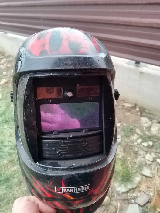 Vând casca de sudura