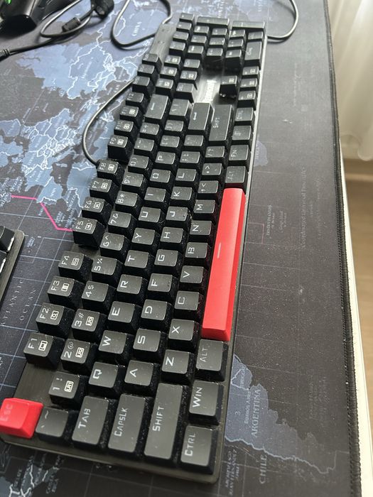 tastatura mecanica iluminata