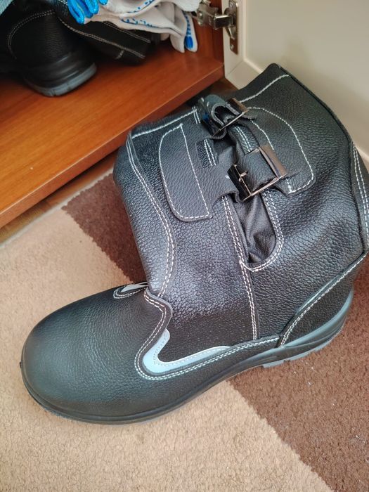 Продам спец обувь