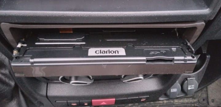 Mp3 Auto Clarion + Boxe