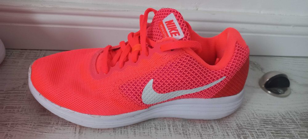 Vand adidasi Nike Revolution 3 mas 37 culoare portocaliu