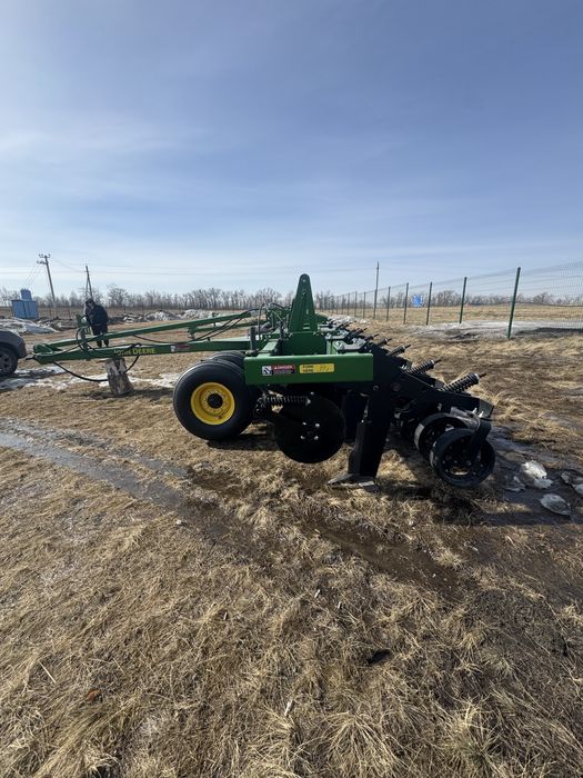 Глубокорыхлитель-щелеватель John Deere 2100