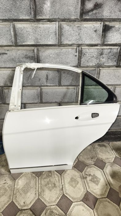 Задняя дверь на мерс w204