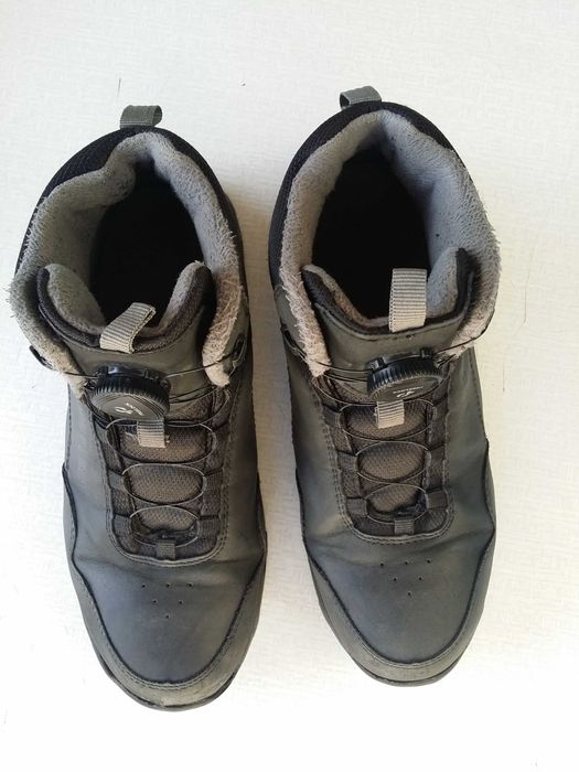 Ботинки на мальчика 37 размер.