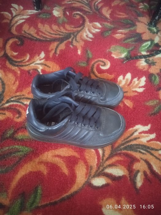 Кроссовка ношаный