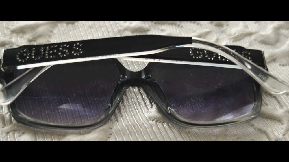 Слънчеви оригинални очила на "Guess"