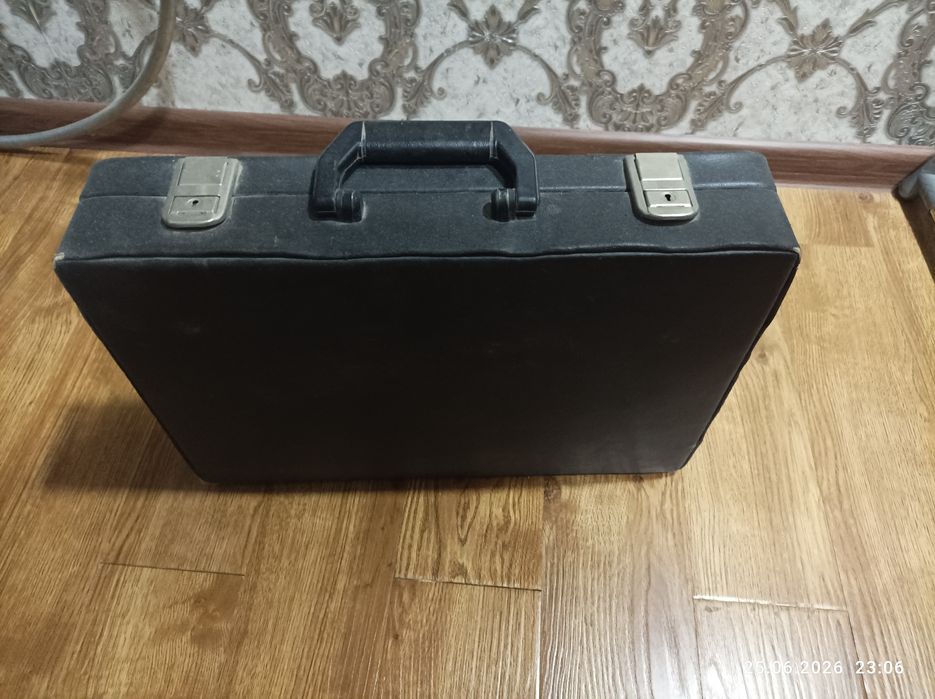 Продам советский чемодан
