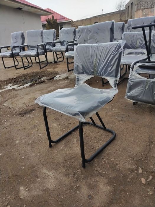 Kampetir xonalar va ofeslarga kreslo va stullar