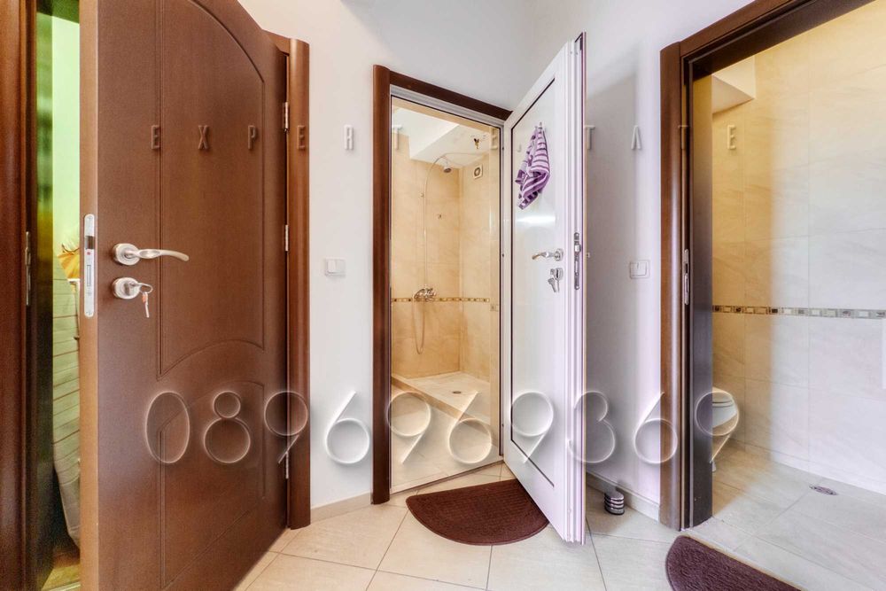 Продава се Четиристаен апартамент в Варна, Централна поща - 110 кв.м за 1910 €/кв.м - Снимка #9