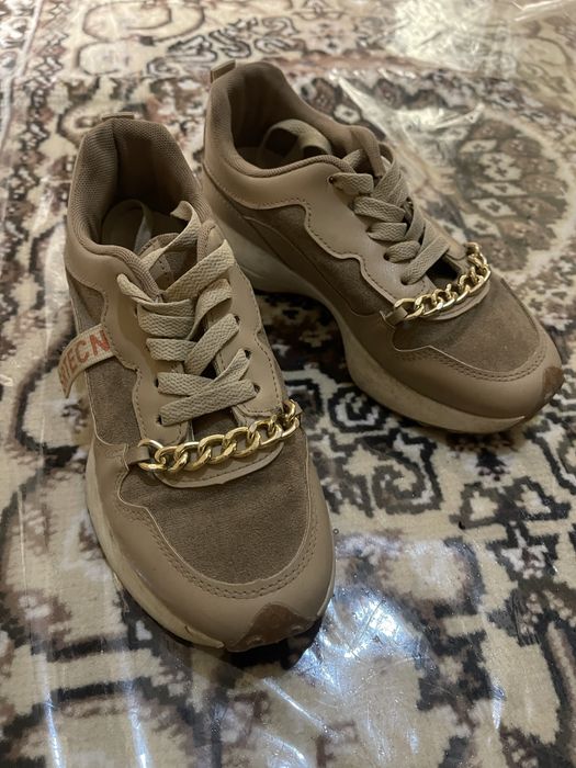 Sotiladi Narxi 100 ming so’m bo’lishi shu narx