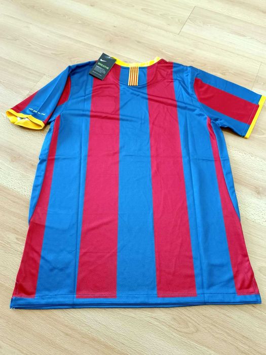 Тениска на Барселона от сезон 2010-2011, размер L