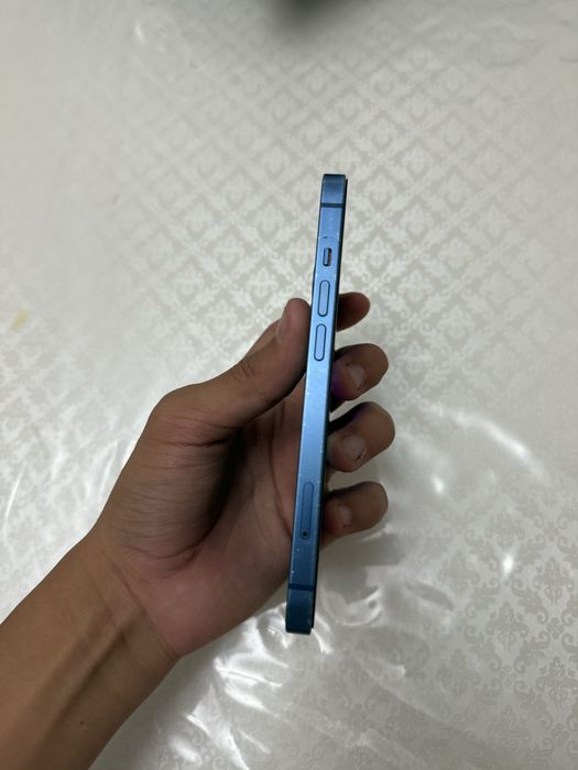 iPhone 13 с каропкой