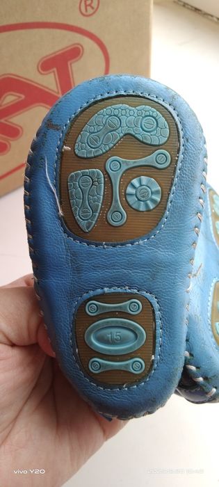 Продаются  детские  обуви