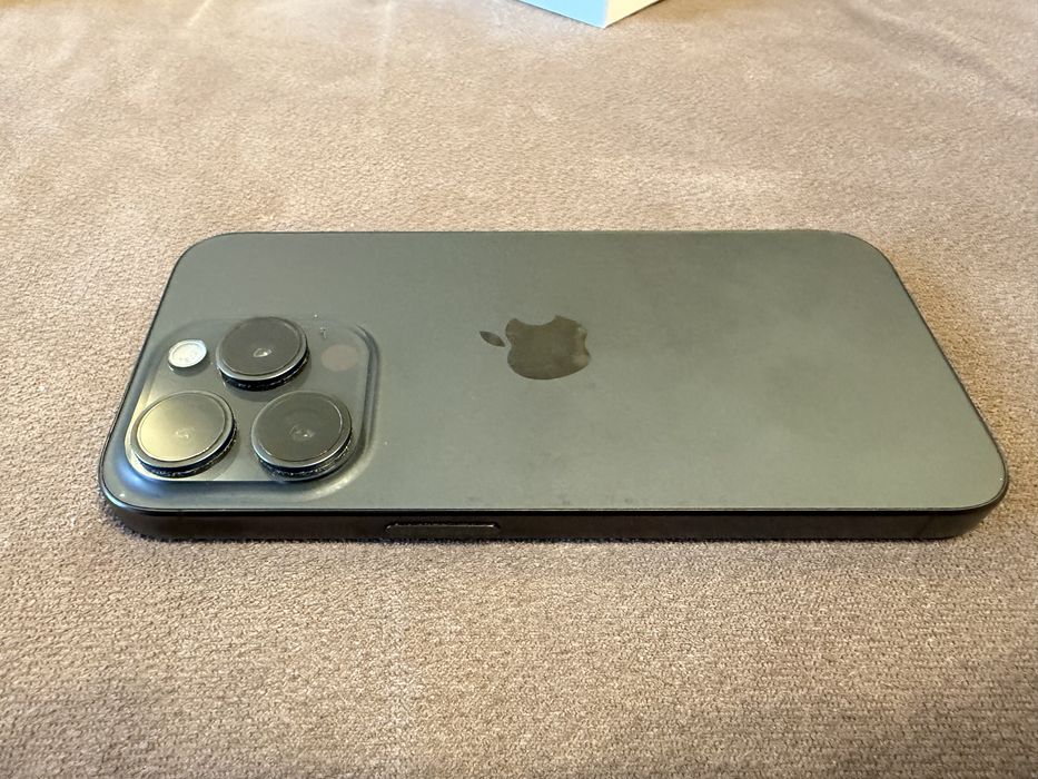 Продавам Iphone 15 pro 256GB black titanium