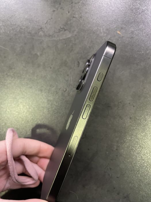 Iphone 15 pro black titanium