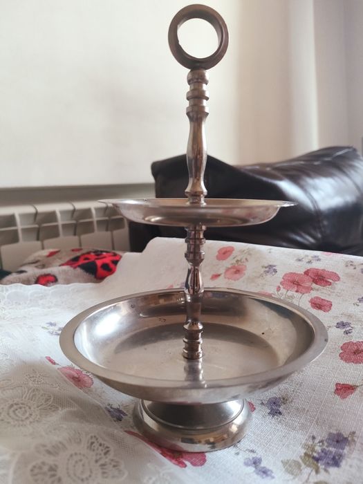 Etajera metalica vintage pentru bomboane cu două niveluri