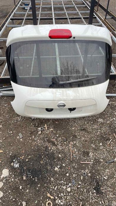 Заден капак Nissn Juke 2016 год.