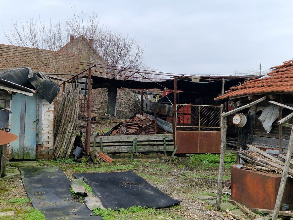 Двуетажна къща в село Средец