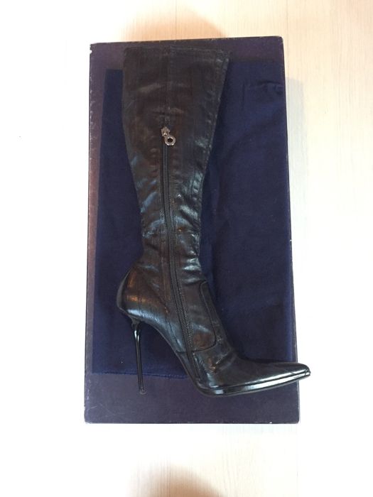 Елегантни ботуши Lesilla