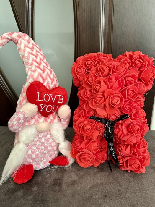 Urs din flori artificiale