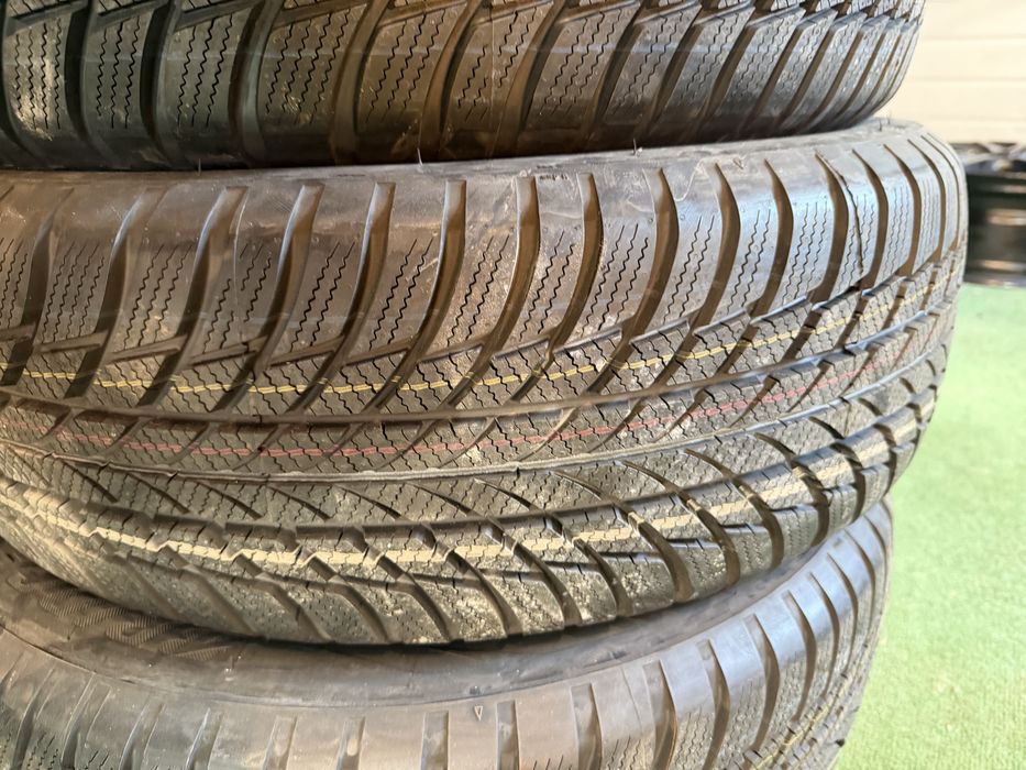 4 anvelope M+S Bridgestone Blizzak LM001 Seal Inside 215/65 R17 99H NOI 0km