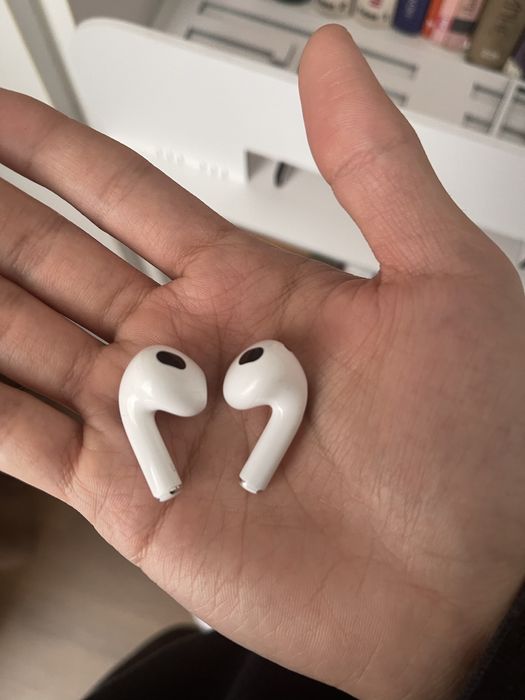 продам наушники эйрподс 3