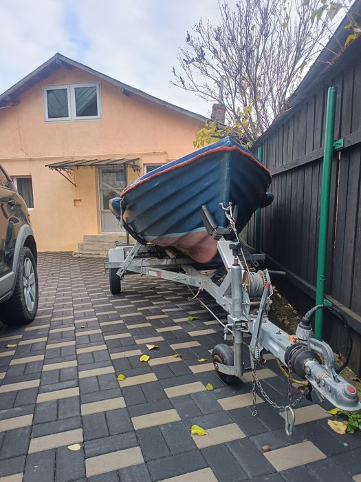 Barcă+motor 4 cai in 4 timpi plus peridoc înmatriculat