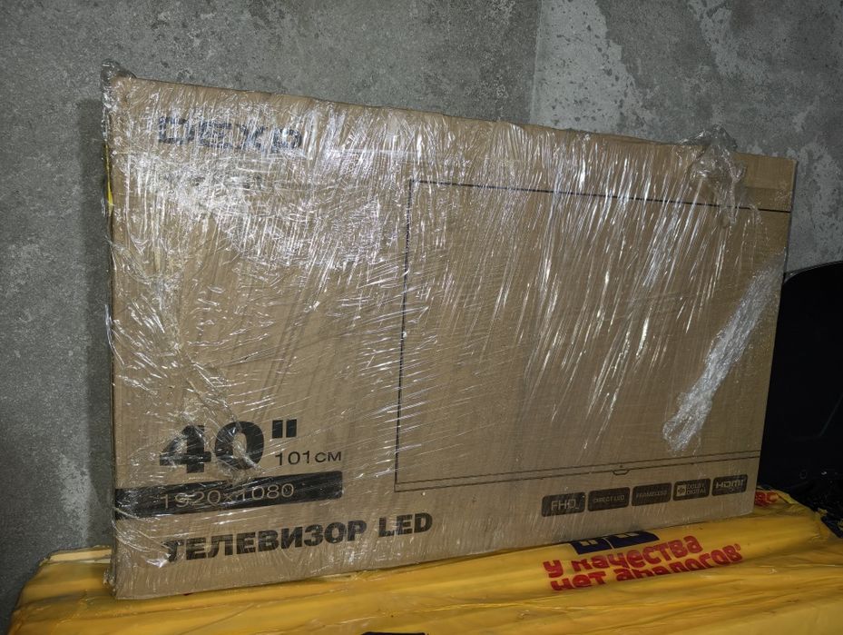 LED телевизор Dexp 40*