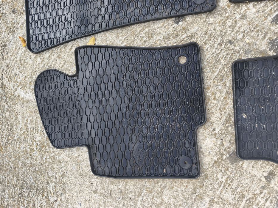 Preșuri de cauciuc dedicate Volkswagen Passat B6 / covorașe Passat B6