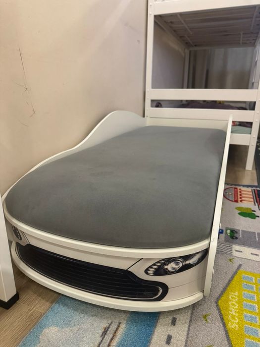 Продам машинку-кровать