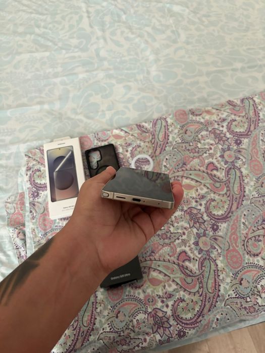 Vând 25 ultra 512GB factura garantie
