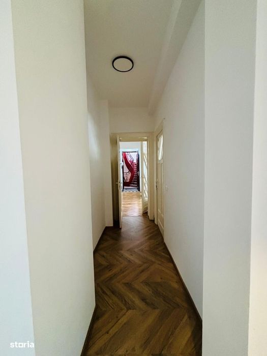 Spatiu birouri / Ultracentral/ 3 camere/ 2 bai/ Renovat