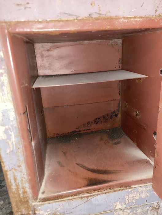 Сейф несгораемый