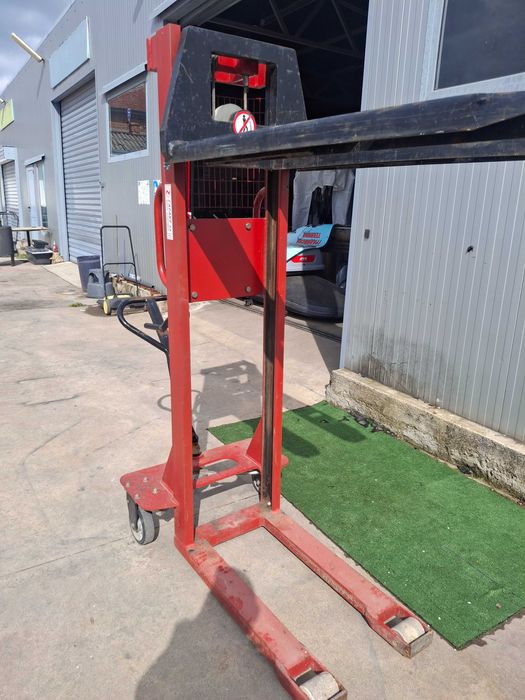 Ръчен стакер до 1000 кг