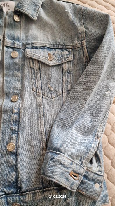 Продам джинсовую куртку на девочку