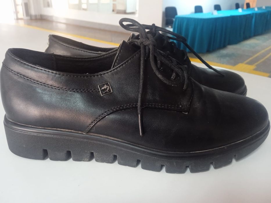 Продам женскую обувь