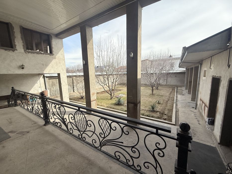 Кибрай марказида уй сотилади