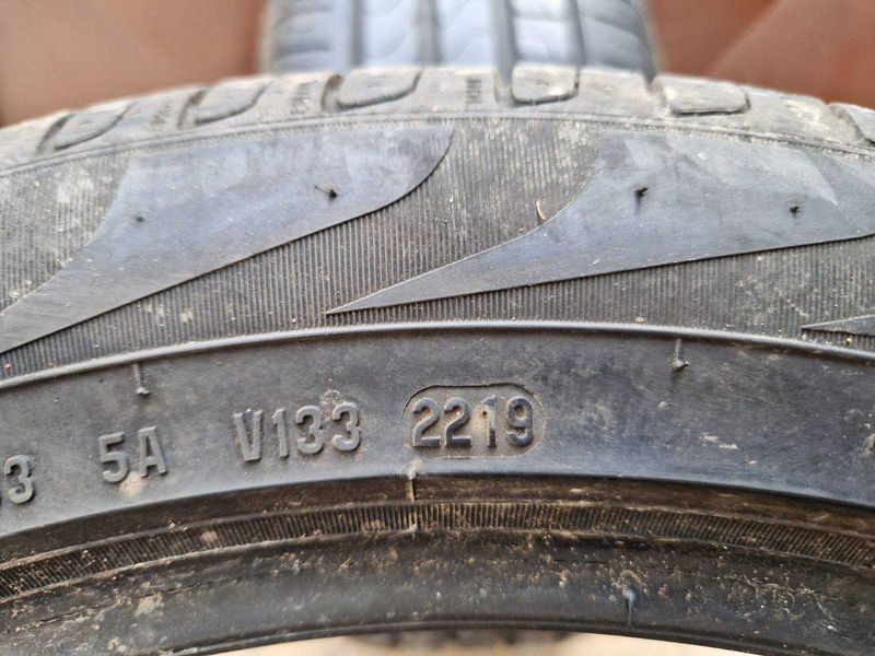 2 Pirelli R19 255/45
летни гуми
DOT2219