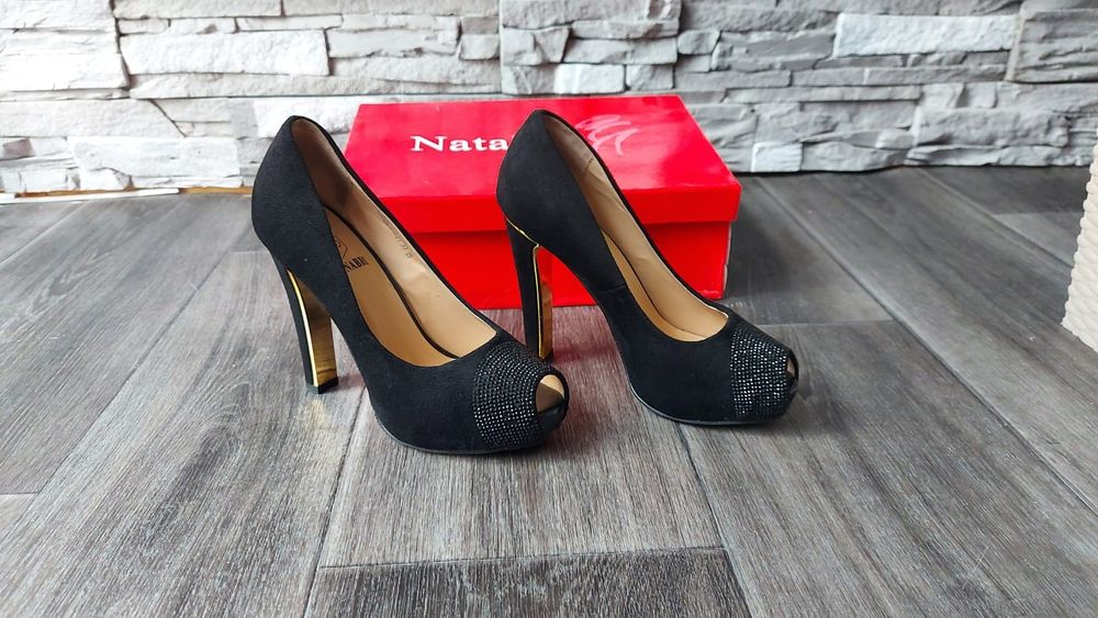 Продам туфли босоножки