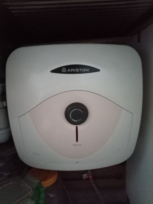 Продам бойлер  ARISTON
