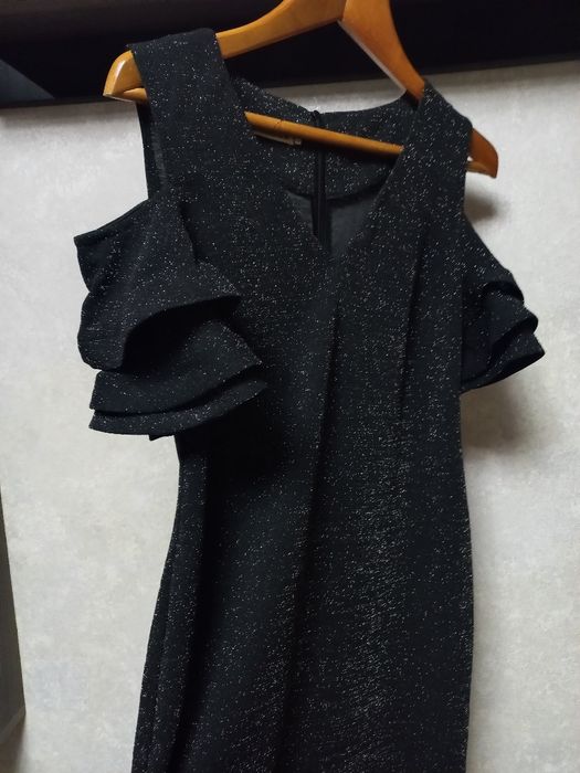 Продам платье, блестящее, красивое.