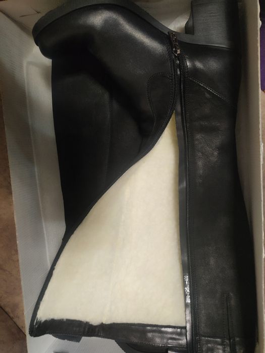 Продам новые зимние сапоги.