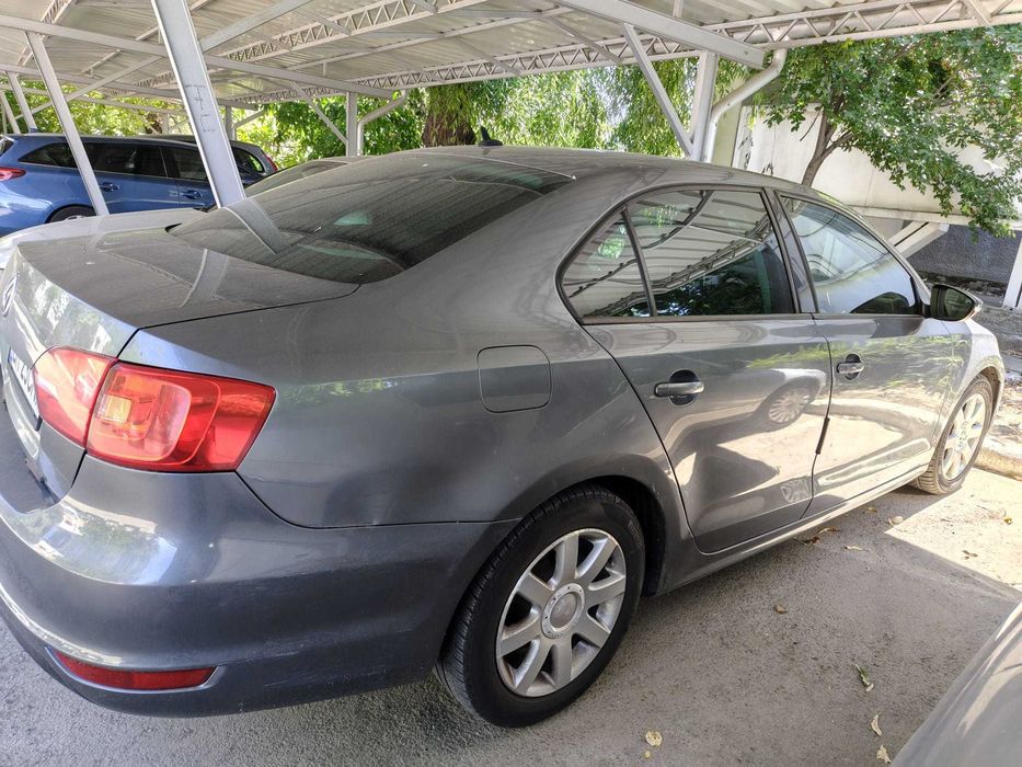VOLKSWAGEN Jetta 2011 — imagine 3