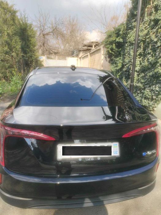 Электромобиль Hongqi H5