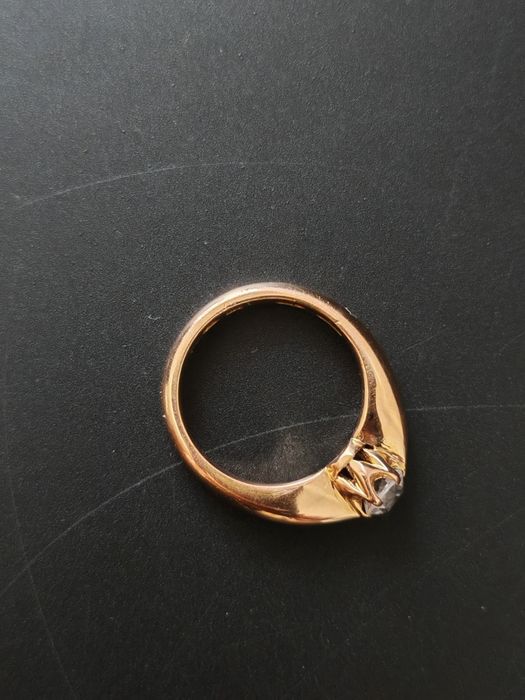 Inel aur 18 K cu Safir alb