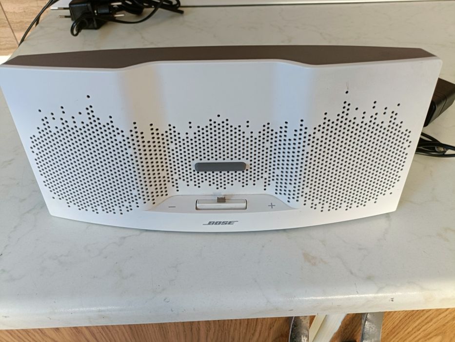 Bose Sounddock XT, boxa activa cu intrare aux in sunet foarte bun