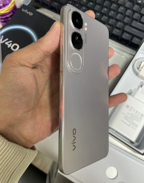 Vivo v40 lite new