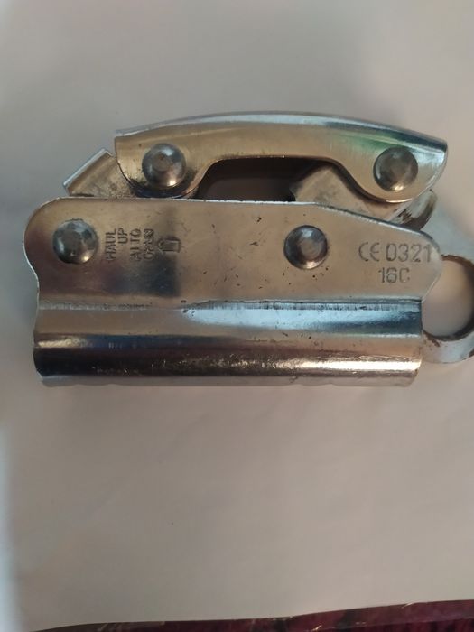 Зажим страховочный